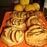 Puff pastry tartlets with apples